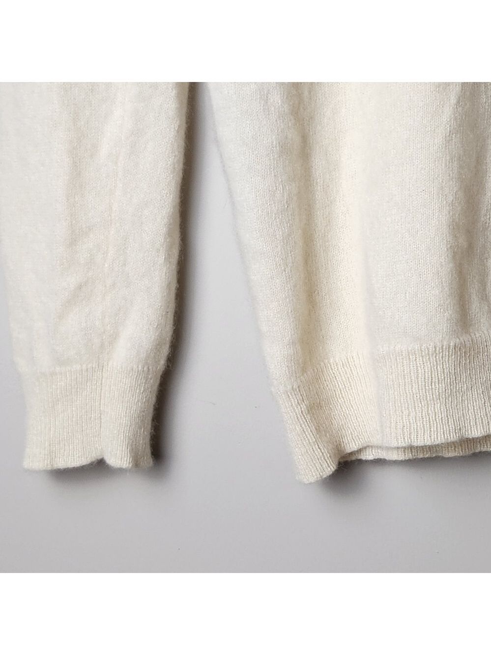 White + Warren Essentials Cashmere V-Neck Sweater | Size L - Picture 8 of 16